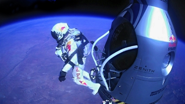 Fotografie, která se zapíše do dějin. Felix Baumgartner byl prvním člověkem, který skočil z výšky 39 kilometrů a překonal přitom rychlost zvuku.